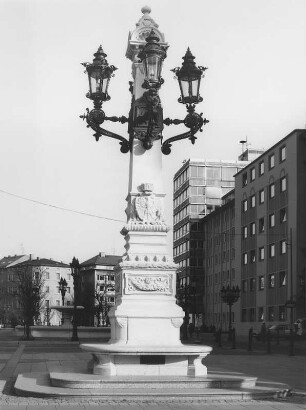 Kandelaber (Straßenlaterne); Frankfurt, Opernplatz