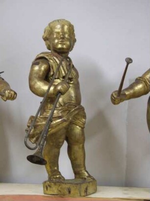 Musizierende Engelsputte