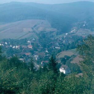 Ziegenhagen. Blick von der Burgruine auf das Dorf