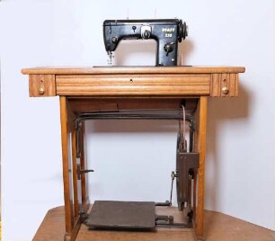 Haushaltsnähmaschine Pfaff Modell 230 ZickZack