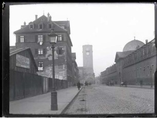 Hauptbahnhof, Königstor (1922 abgebrochen), Marstall (rechts im Bild)