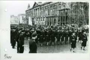 Demonstration zum Deutschlandtreffen der FDJ am Pfingstsonntag