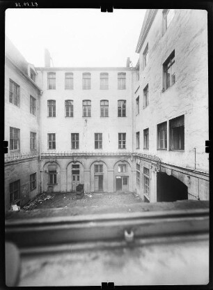 Dresden-Neustadt, Köpckestraße (Große Meißner Straße) 15. Ehem. Kollegienhaus (1723-1724; J. G. Gebhardt). Zweiter (Kleiner) Hof (westlicher Seitenflügel)