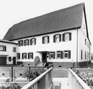 Wohnhaus der ehem. Erbleihwirtschaft (Hammel'scher Hof); Florstadt, Parkstraße 22, Parkstraße 33