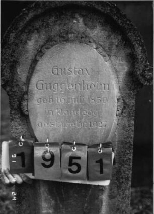 Grabstein 1951 [Hahn S. 81 Grab-Nr. 2823]: Grabstein 1951 (Detailaufnahme) [Hahn S. 81 Grab-Nr. 2823]