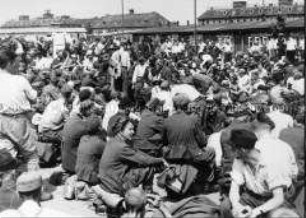 Kriegsgefangene aus der Sowjetunion im Entlassungslager Frankfurt/Oder