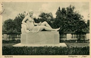 Postkartenalbum mit Motiven von Karlsruhe. "Karlsruhe. Stadtgarten - Flora". Flora-Skulptur am Stadtgarteneingang