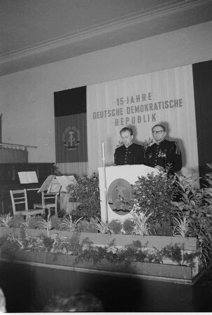 Feierstunde 15 Jahre DDR, Poln. Delegation, Sozial. Brigade Zimmerm., Aktivist Wl. Schmidt