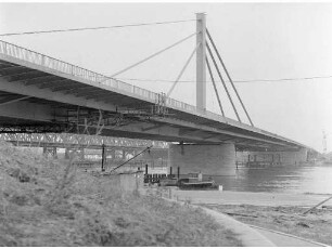 Einweihung der neuen Rheinbrücke Maxau.