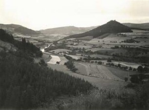 Egerland. Egertal bei Klösterle mit Ruine Schönberg