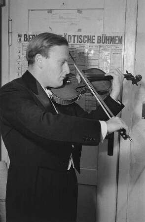 Porträtaufnahmen des Violinisten und Dirigenten Yehudi Menuhin
