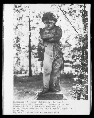 Gartenfigur, allegorische Darstellung des Winters. Abguß.
