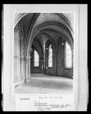 Magdeburg, Dom St. Mauritius und St. Katharina, Innenaufnahme, Bischofsgang : Nordflügel, gesehen nach Norden, um 1230