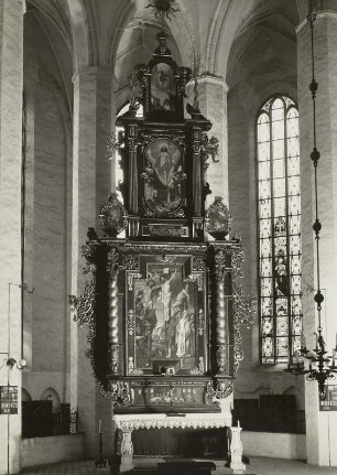Altaraufsatz mit Darstellungen von Abendmahl, Kreuzigung, Auferstehung und Himmelfahrt