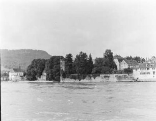 Säckingen, Schloss Schönau : Säckingen (ab 1978 Bad Säckingen). Blick von der Rheinbrücke zum Schloss Schönau