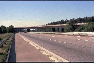 Hauptfahrbahn West (Mannheim Richtung Heilbronn): Brücke West (Rampe Süd [Speyer Richtung Heilbronn]) von Süden (gegen die Fahrtrichtung)