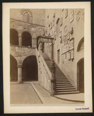 Palazzo del Podesta (Bargello), Florenz: Ansicht der Treppe im Innenhof