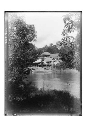 Gasthaus in Thailand : Phetchaburi. Wohl ein Gasthaus am Fluss, 1909