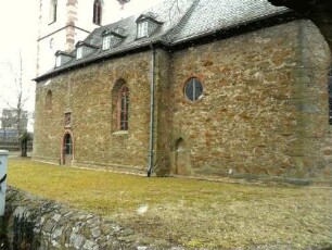 Hermannstein-Langhaus und Chor von Südosten (beide Neubau 1491-92 auf Vorgänger-Barock überarbeitet) im (ehemaligen) Kirchhof (im 18 Jh als Begräbnisplatz aufgelassen)