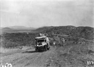 Halt in der Landschaft : Der Expeditionstrupp beim Halt in der Landschaft