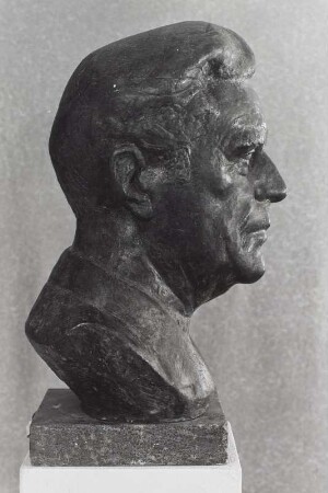 Porträtbüste Hans Jendretzky