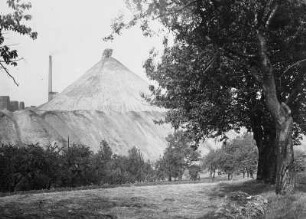 Freital, Paul-Berndt-Schacht : Freital, Paul-Berndt-Schacht (ehemaliger Carolaschacht). Haldensturz von Nordwesten
