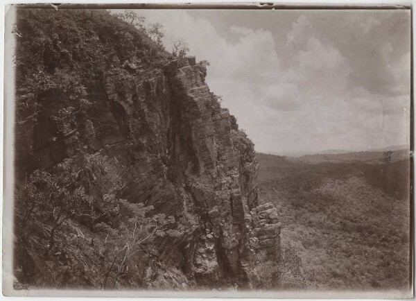 Chute nord-ouest de la Serra do Banho, lieu de résidence des esprits des défunts selon les Kayapó.