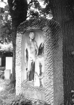 Sohland a. d. Spree-Taubenheim/Spree. Grabstätte Hermann Zumpe, Münchner Ostfriedhof (Sektion 42, Reihe 2, Grab 10; Aufnahme Ruth Wehder, Germering, 1988)