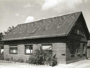 Rohne-Mulkwitz, Dorfstraße 9. Bauernhof (um 1890, später verändert), Wohnhaus