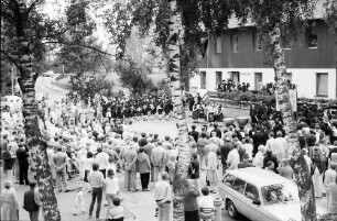 Bernau: Gesamtbild des Festaktes, von der Cafe-Terrasse