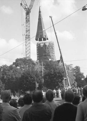 Wiederaufbau der im Zweiten Weltkrieg zerstörten Turmspitze der Christuskirche Karlsruhe