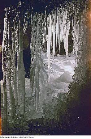Eiszapfen an einer Höhle? in der Sächsische Schweiz