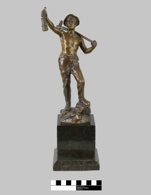 Bronzeplastik, Bergmann mit Lampe und Doppelkeilhaue