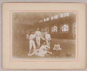Sportler in der Turnhalle des St. Pauli Turnvereins