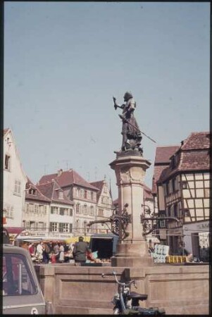 Markt beim Schwendi -Brunnen in Colmar
