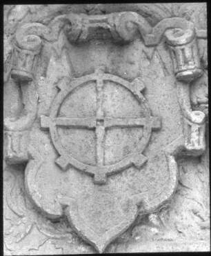 Grabplatte mit Mühlrad-Wappen