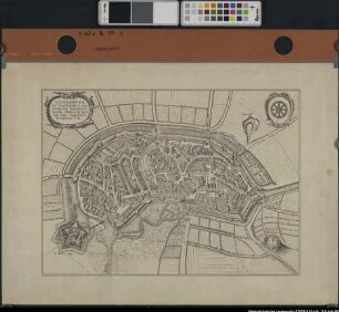 "Osnabruga vel Aureliopolis" Stadtplan von Osnabrück mit bildlicher Darstellung der Gebäude in Schrägaufsicht von Osten. Rechts oben acht-speichiges Rad. um 1633. (Stadtplan von Wenzel Hollar), Nachdruck ca. 1947. Unrichtige Bezeichnungen nicht korrigiert. Ausf.-Art: Lithographie Herst.: Format: 35 x 48 cm Maßstab: ca. 1 : 4000