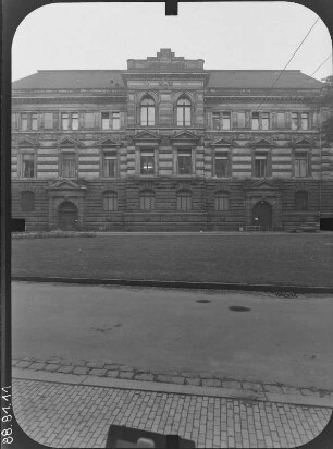 Dresden-Altstadt, Georg-Treu-Platz 1. Albertinum (Entwurf 1559-1563, Umbau 1884-1887). Ansicht von Westen (vom Georg-Treu-Platz)