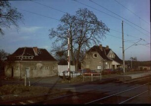 Baitz Empfangsgebäude Bahnübergang Bahnschranke Bahnsteig