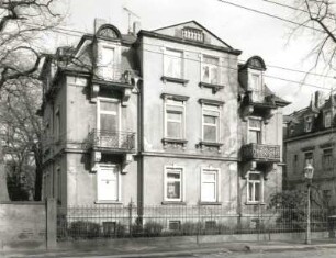 Dresden-Blasewitz, Tolkewitzer Straße 33. Wohnhaus (1886/1900)