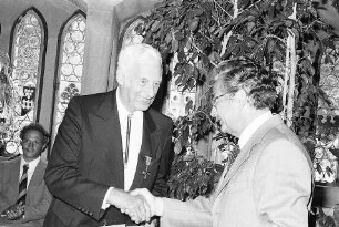 Freiburg im Breisgau: Oberstudienrat a.D. Hans Böttger erhält das Bundesverdienstkreuz