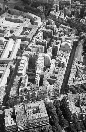 Paris: Eiffelturm, Blick von der Spitze, Dächer unten