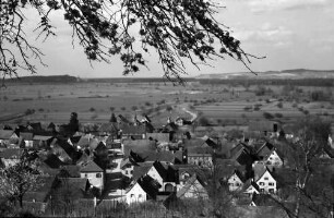 Nimburg: Blick von der Nimburg auf Dorf