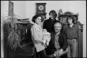 Familie L. (Referent, Lehrerin) in ihrer Wohnung