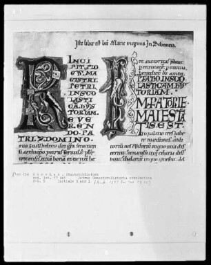 Petrus Comestor, Historia Scholastica — Initialen R und I mit Fabeltieren, Folio 5recto