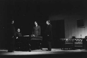 Theater am Schiffbauerdamm Berlin: "Der Fall Paul Eszterag"