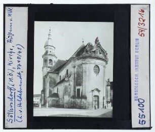 Göllersdorf, Pfarrkirche St. Martin : Außenansicht von SO