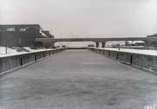 Schleusen Staustufe Kachlet/Donau bei Eis