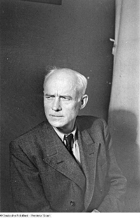 Porträtaufnahme des Schriftstellers Theodor Plivier
