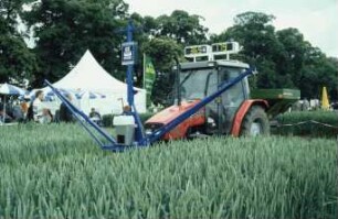 Fotografie: Precision Farming, Mineraldüngerstreuer, Teilschlagtechnik, Feldspektrometer, Schleuderstreuer